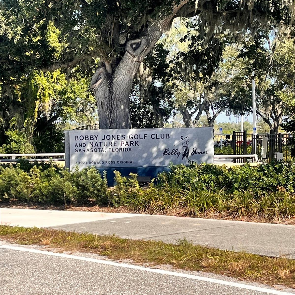 OAKS VISTAS - Residential