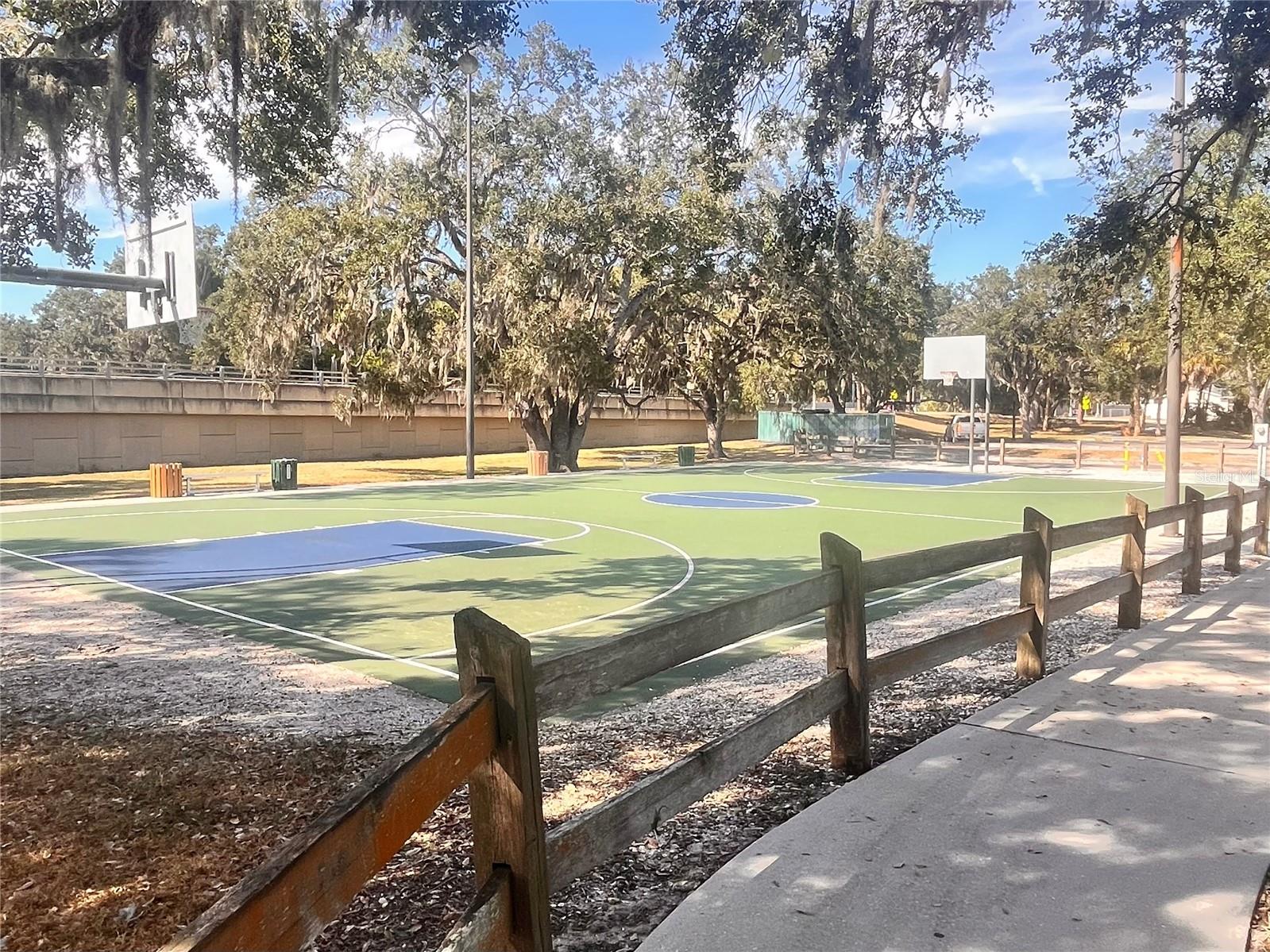 OAKS VISTAS - Residential