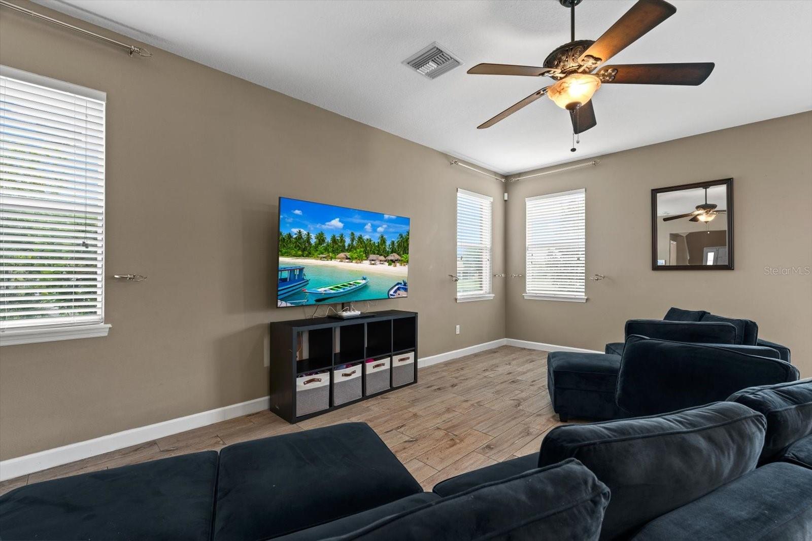 OAKS VISTAS - Residential