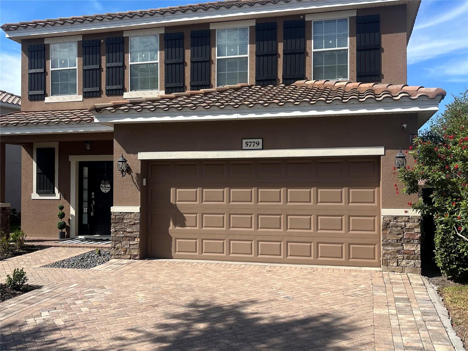 OAKS VISTAS - Residential