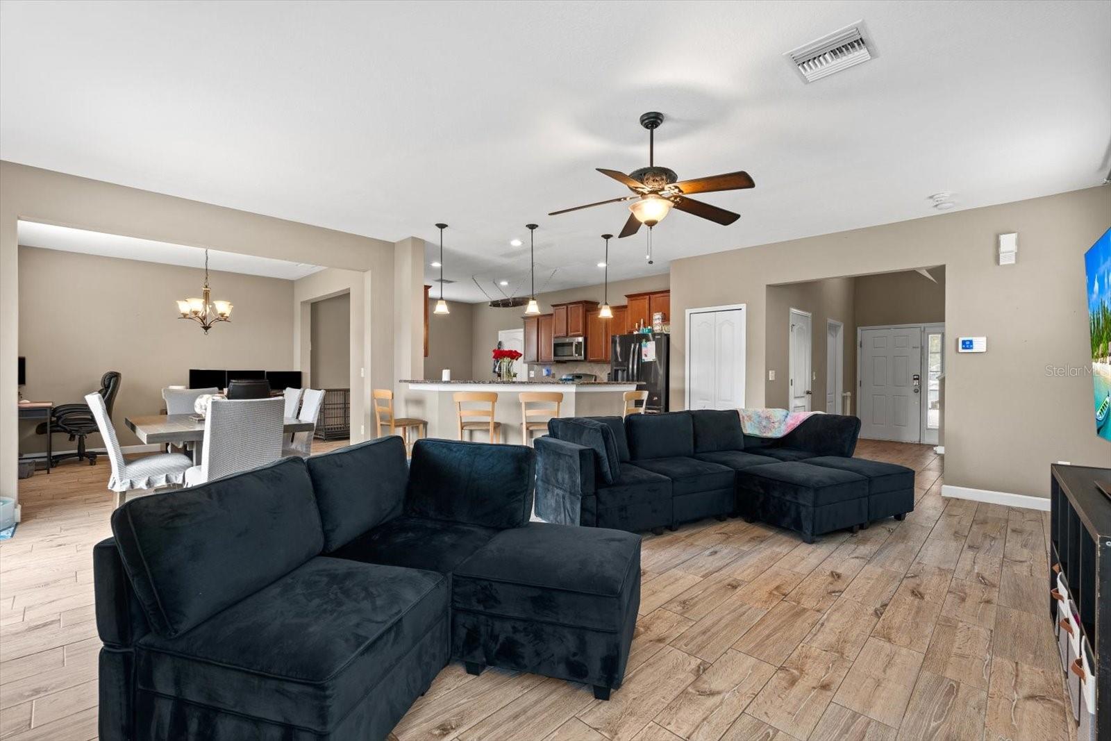 OAKS VISTAS - Residential