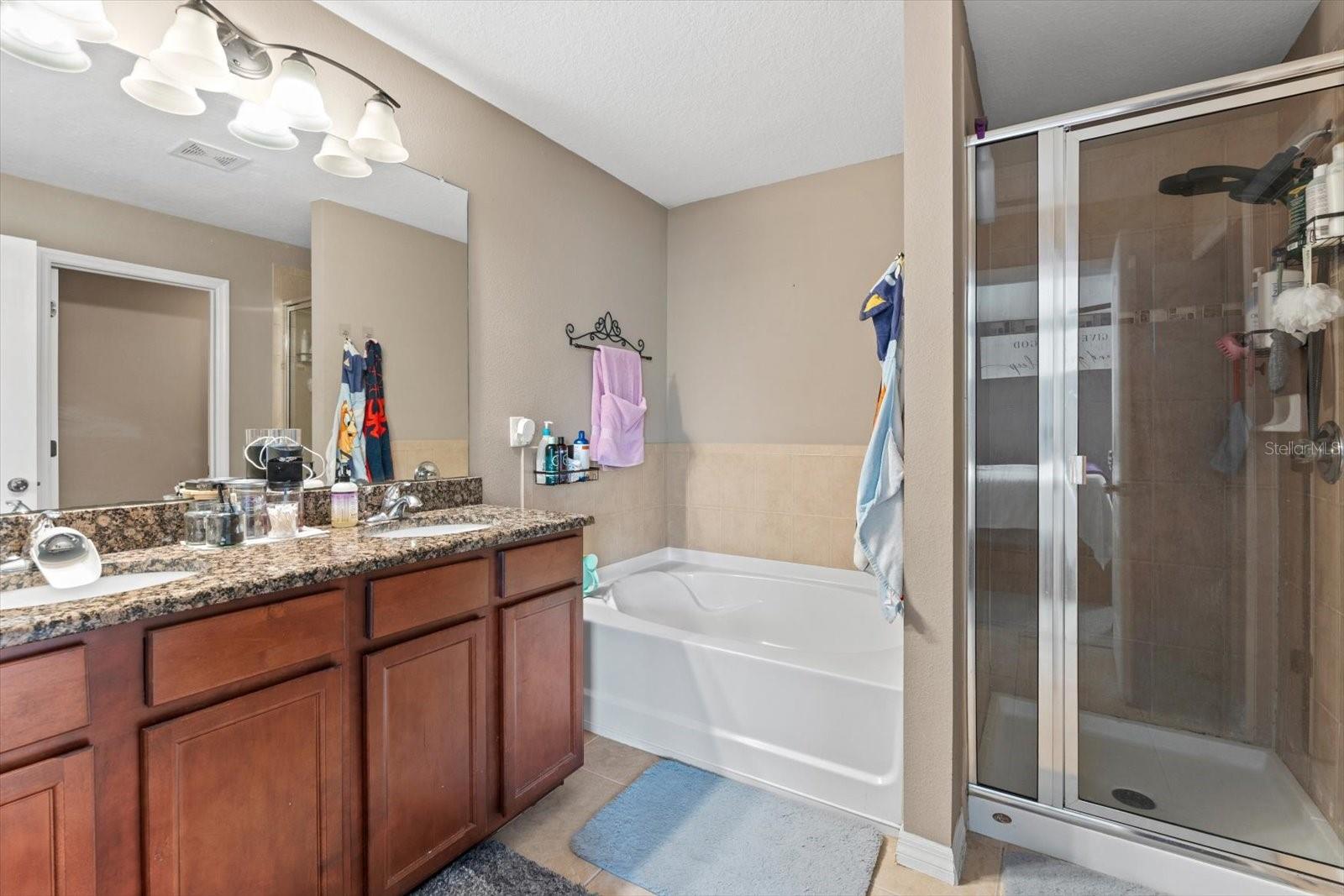 OAKS VISTAS - Residential
