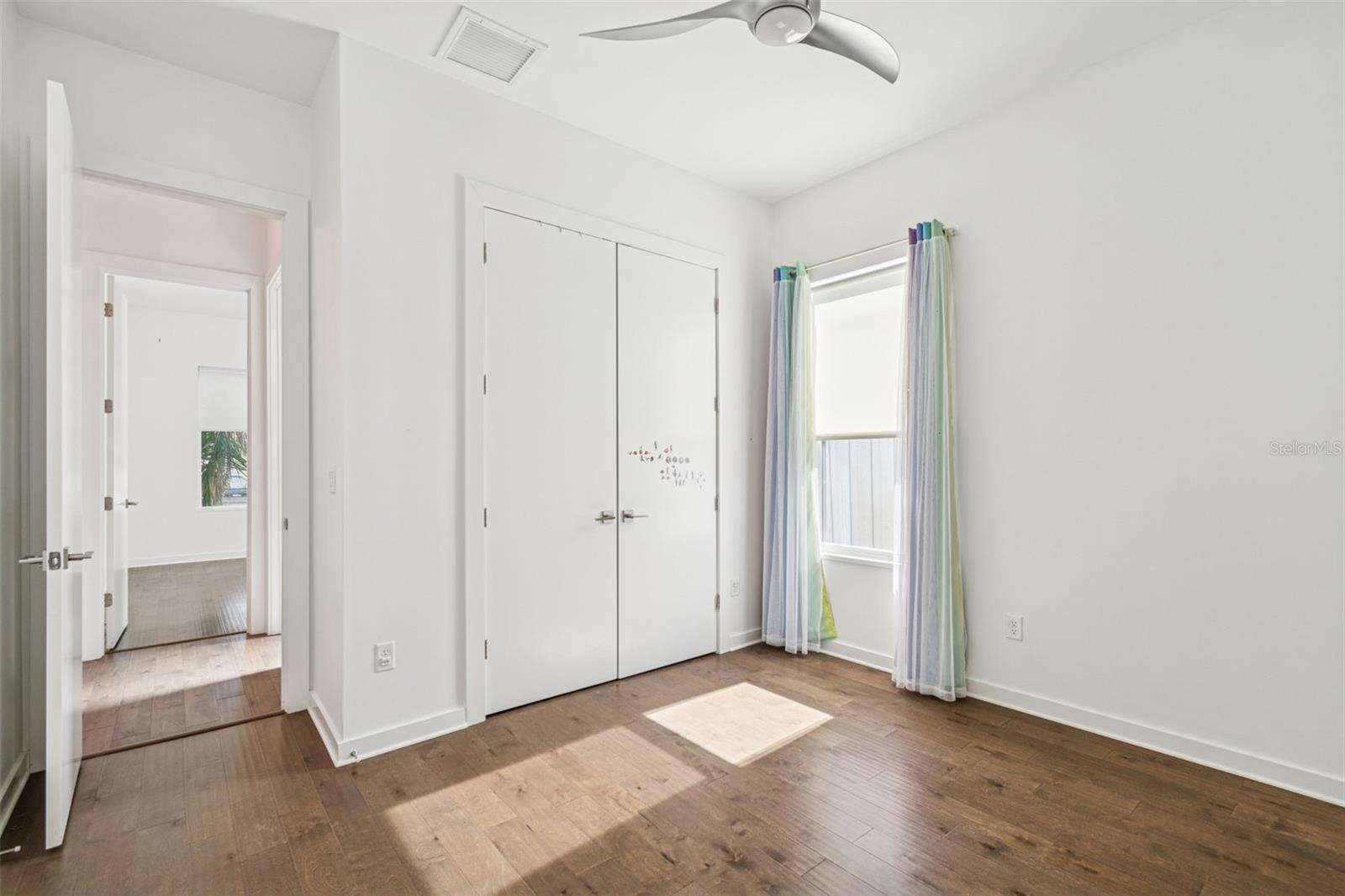 CRESCENT PARK - Residential Lease