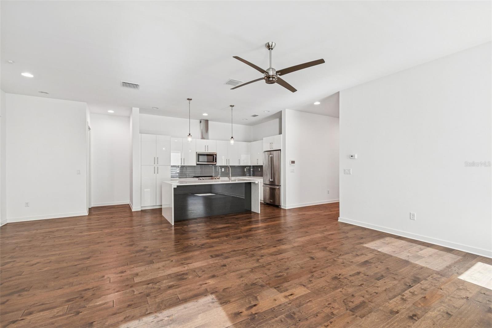 CRESCENT PARK - Residential Lease