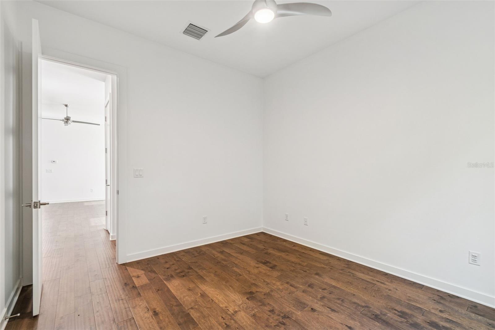 CRESCENT PARK - Residential Lease