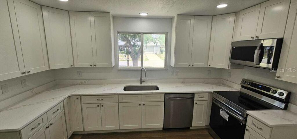 Photo of 10842 SW 90th Court, Ocala, FL 34481 (MLS # O6407100)
