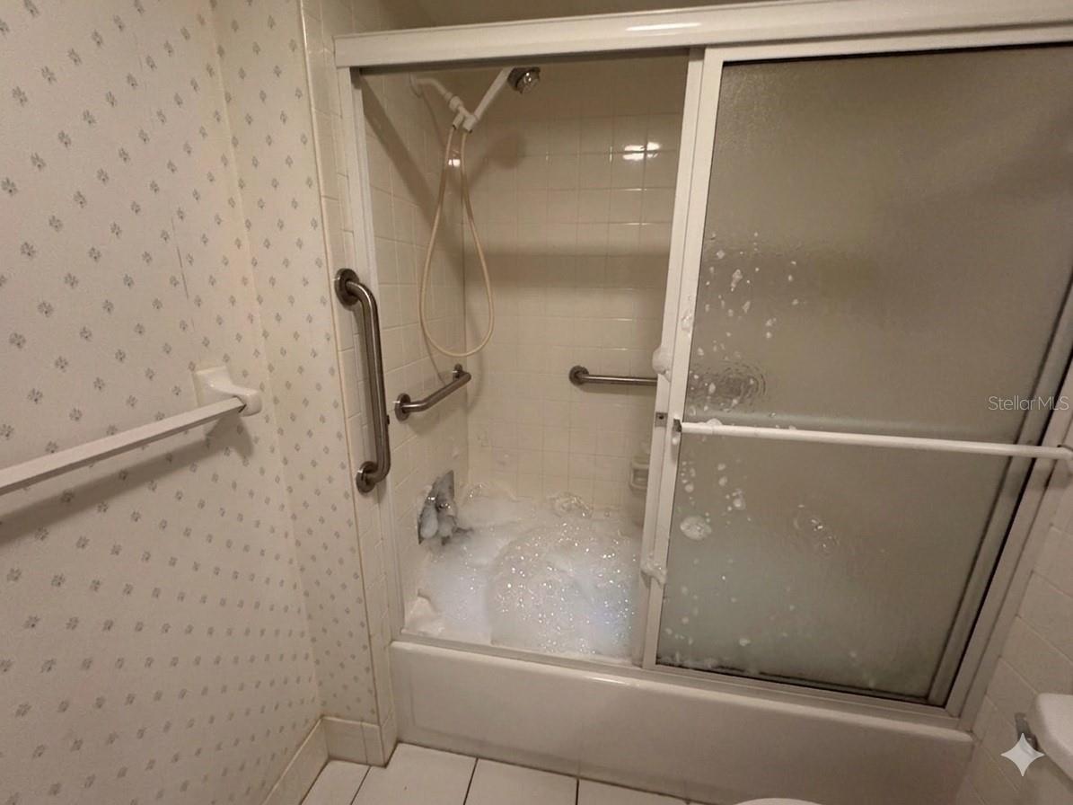 GREEN DOLPHIN PARK CONDO - Residential