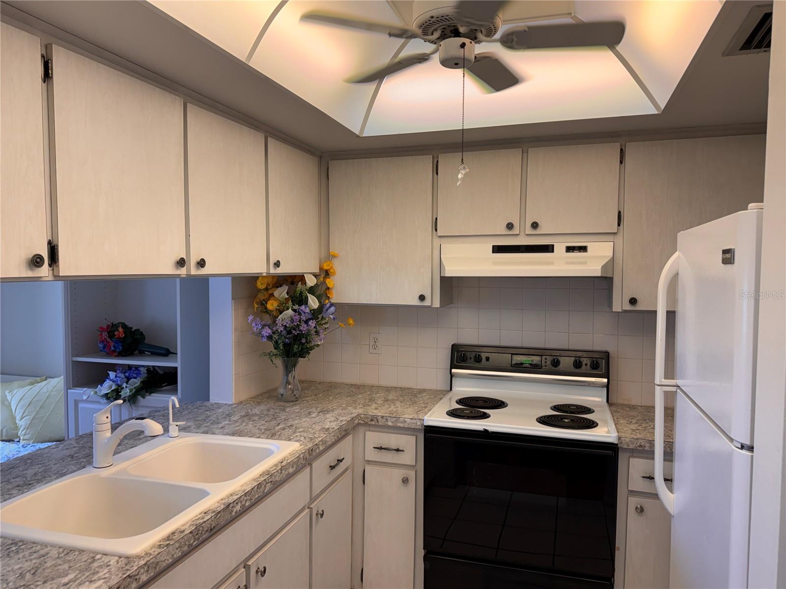 GREEN DOLPHIN PARK CONDO - Residential