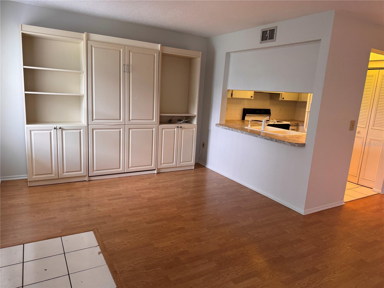 GREEN DOLPHIN PARK CONDO - Residential