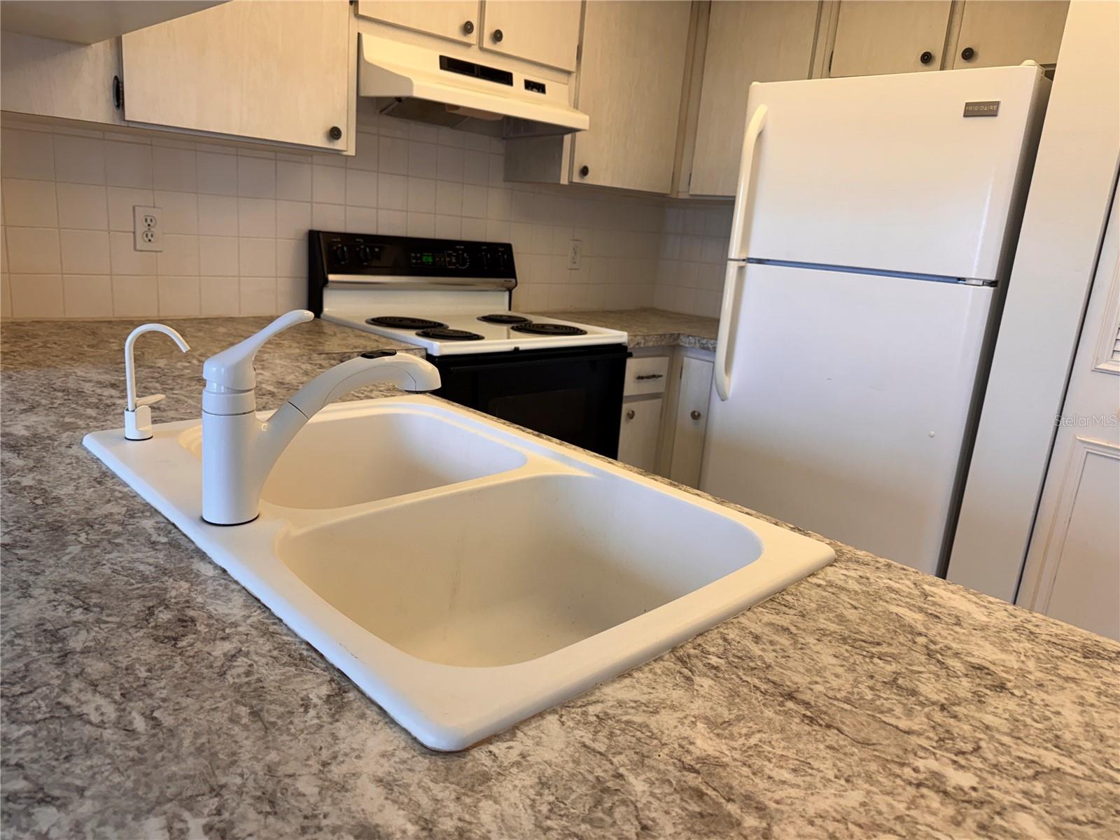 GREEN DOLPHIN PARK CONDO - Residential