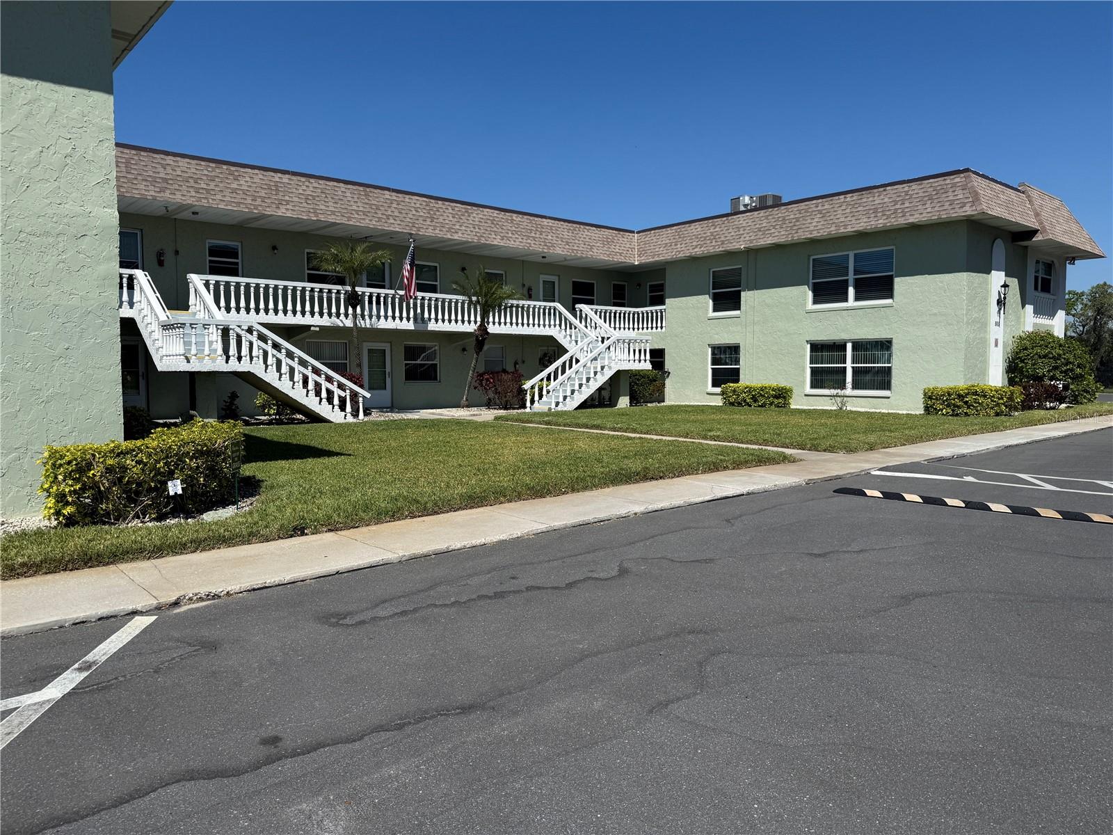 GREEN DOLPHIN PARK CONDO - Residential