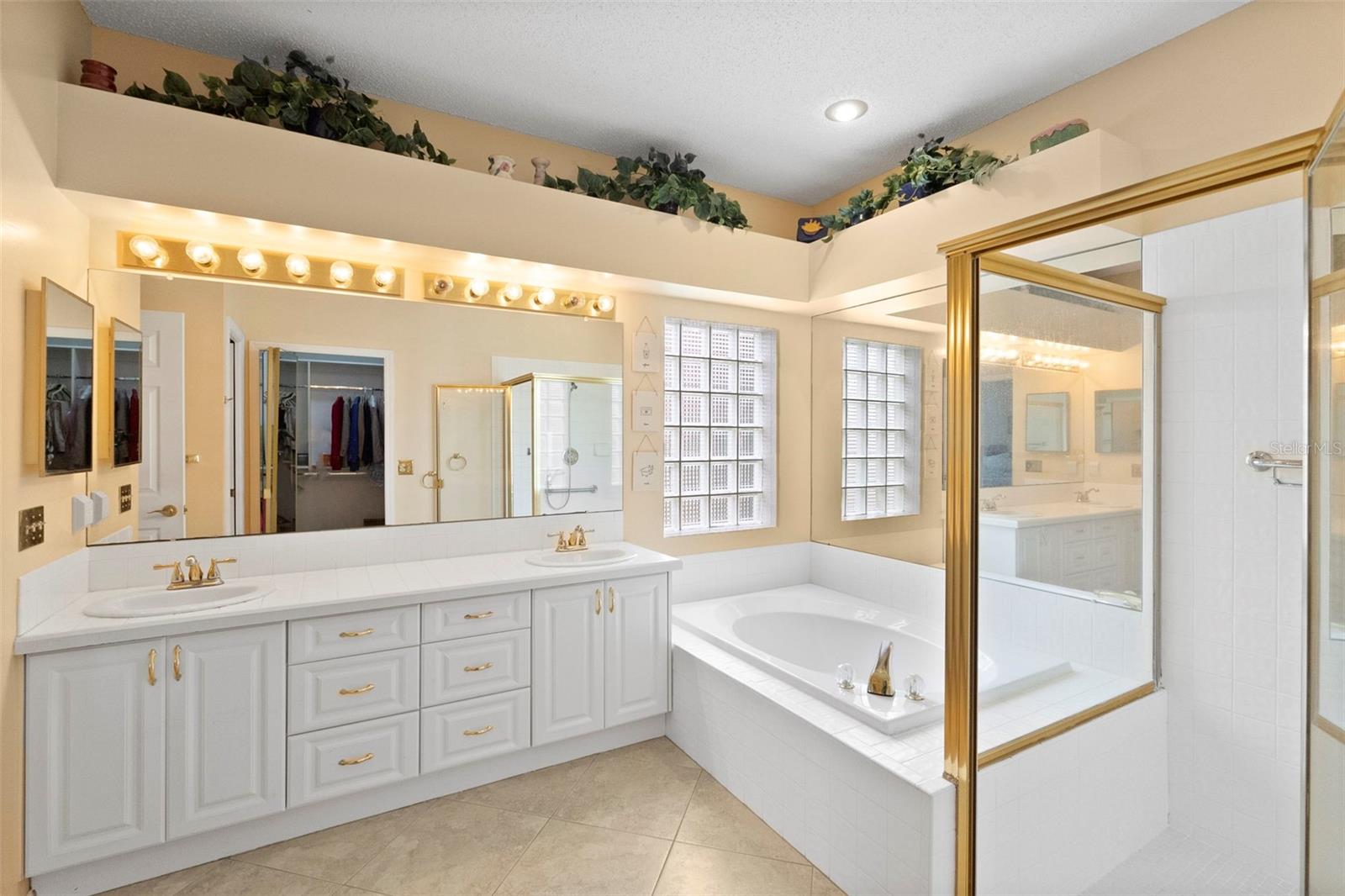 CRESCENT OAKS COUNTRY CLUB PH 1 - Residential