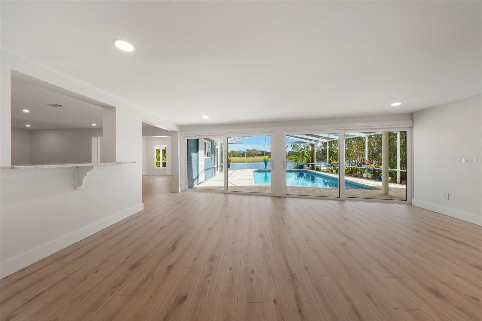 SEMINOLE LAKE GOLF & COUNTRY CLUB ESTATES LAKESIDE - Residential