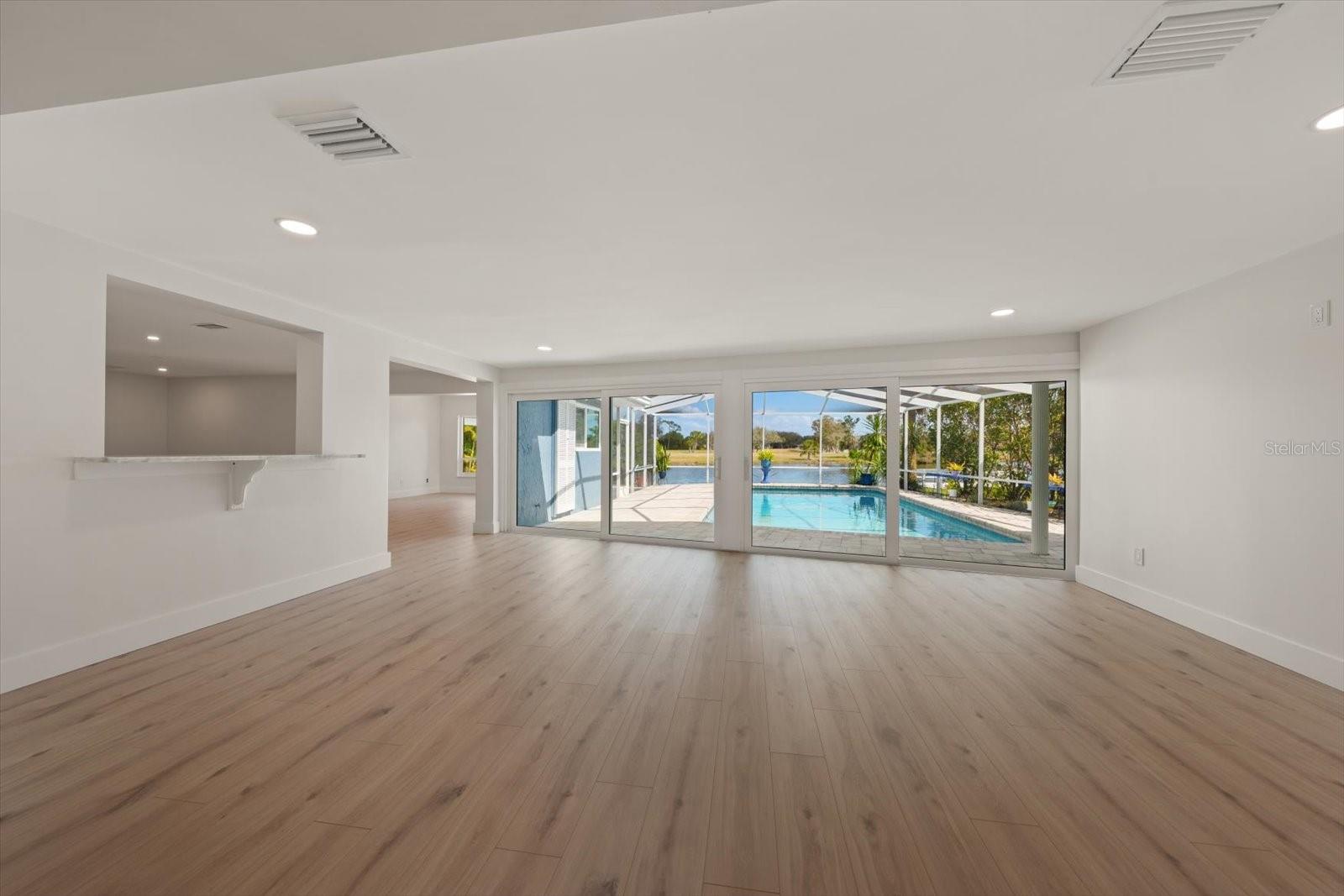 SEMINOLE LAKE GOLF & COUNTRY CLUB ESTATES LAKESIDE - Residential