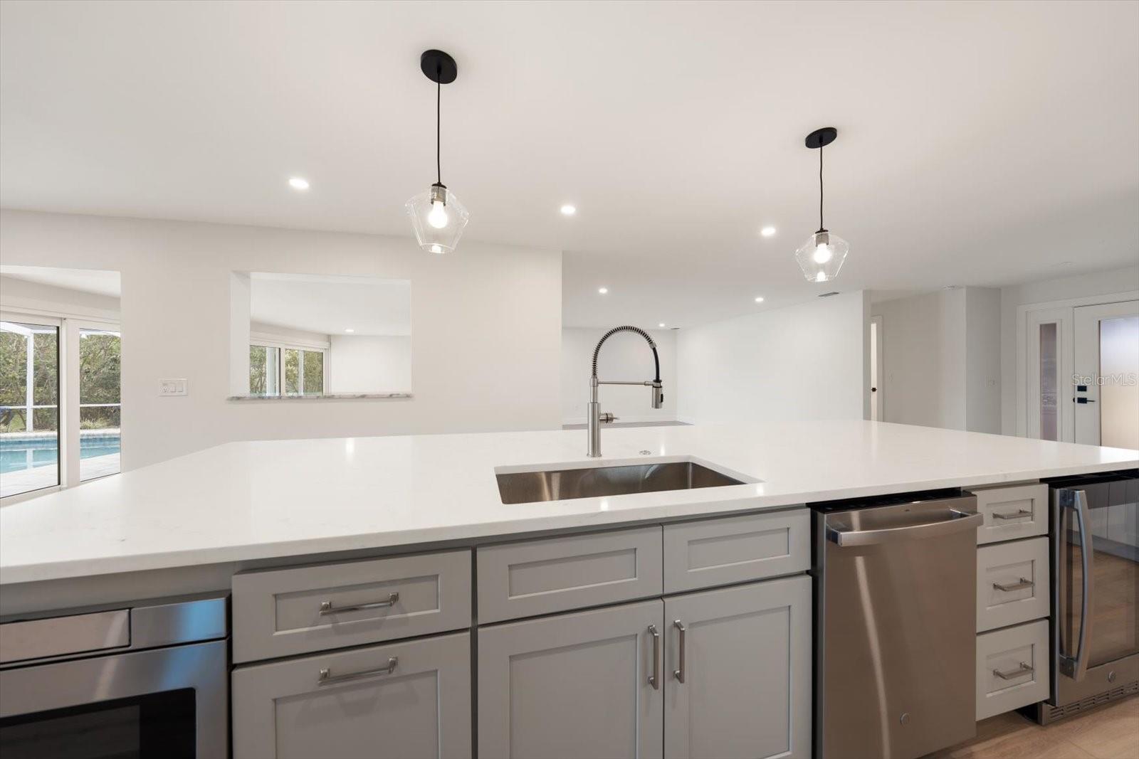 SEMINOLE LAKE GOLF & COUNTRY CLUB ESTATES LAKESIDE - Residential