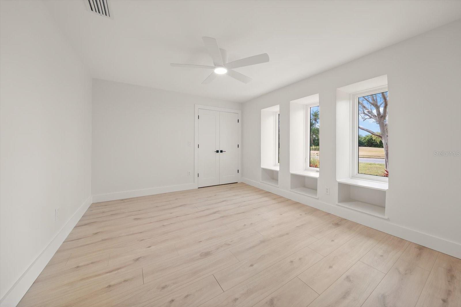 SEMINOLE LAKE GOLF & COUNTRY CLUB ESTATES LAKESIDE - Residential