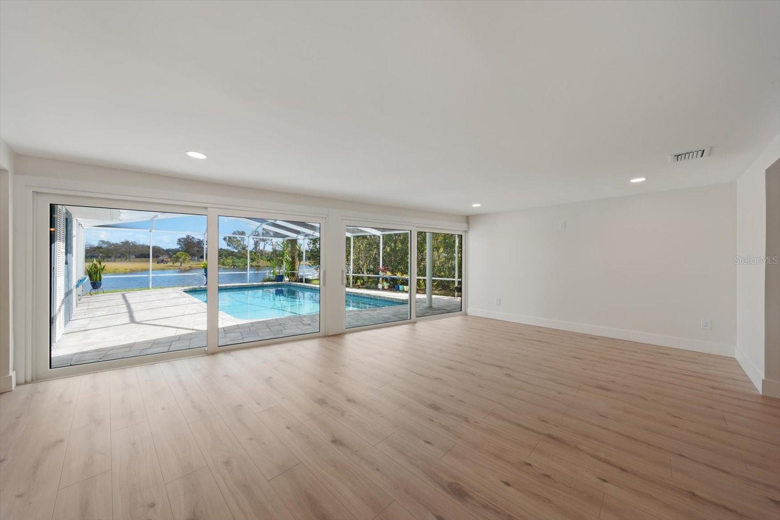 SEMINOLE LAKE GOLF & COUNTRY CLUB ESTATES LAKESIDE - Residential