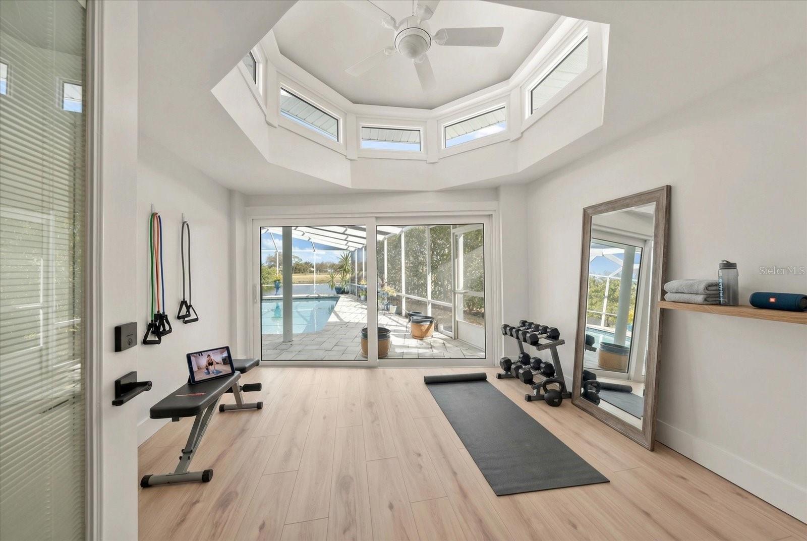 SEMINOLE LAKE GOLF & COUNTRY CLUB ESTATES LAKESIDE - Residential