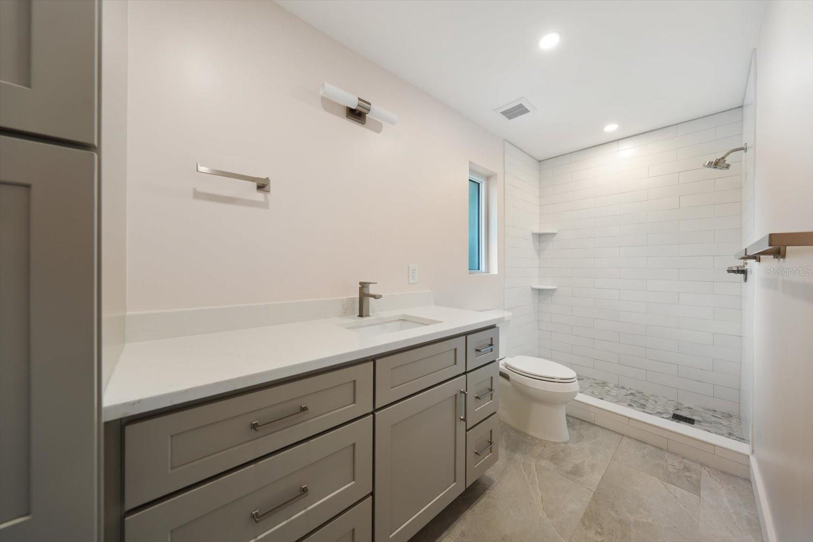 SEMINOLE LAKE GOLF & COUNTRY CLUB ESTATES LAKESIDE - Residential