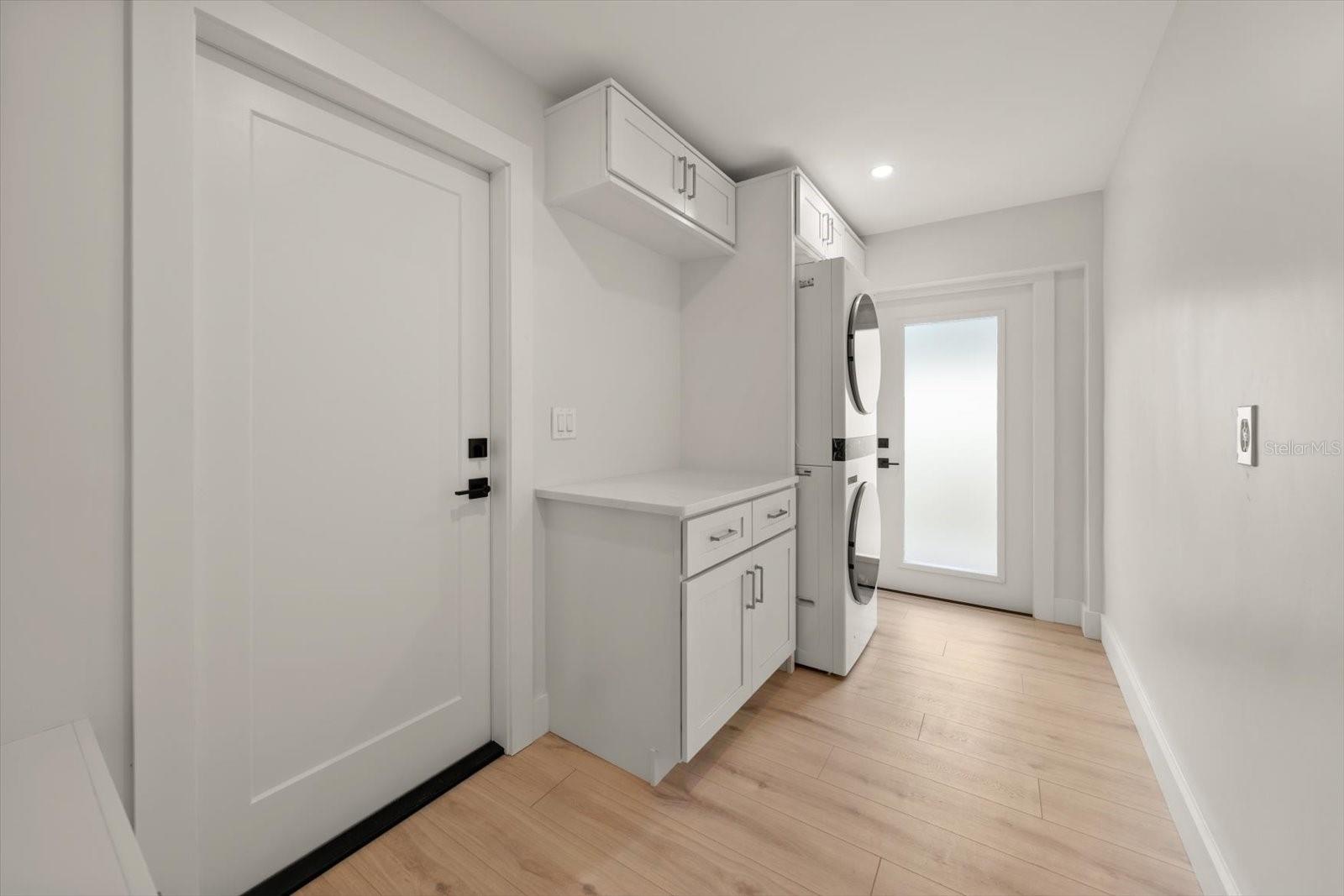 SEMINOLE LAKE GOLF & COUNTRY CLUB ESTATES LAKESIDE - Residential