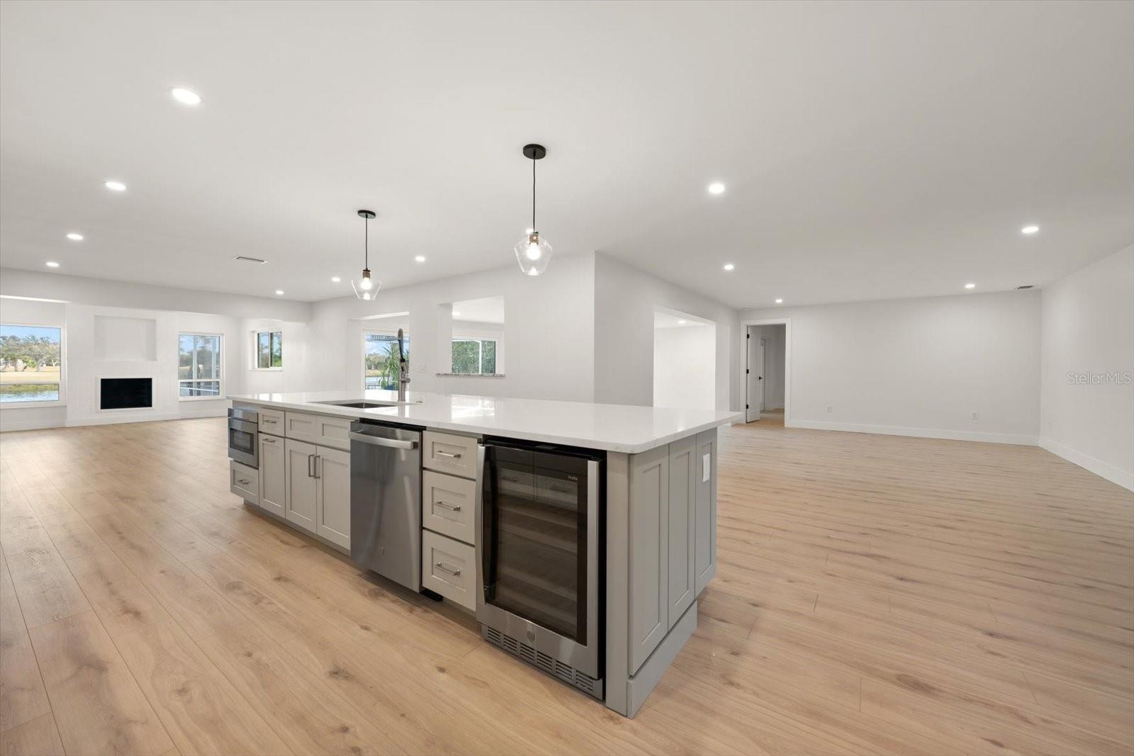 SEMINOLE LAKE GOLF & COUNTRY CLUB ESTATES LAKESIDE - Residential