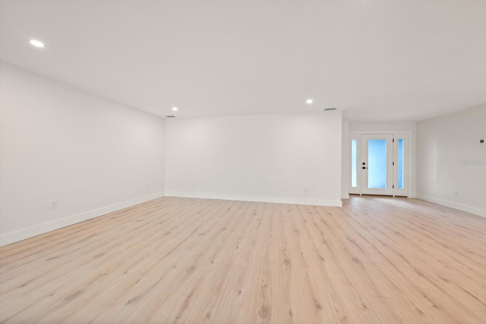 SEMINOLE LAKE GOLF & COUNTRY CLUB ESTATES LAKESIDE - Residential