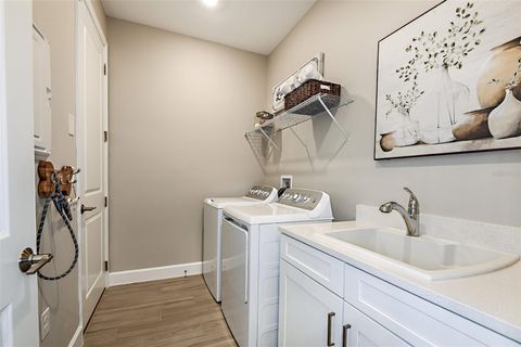 Tiny photo for 19354 Lochside Lane, Mount Dora, FL 32757 (MLS # O6382162)