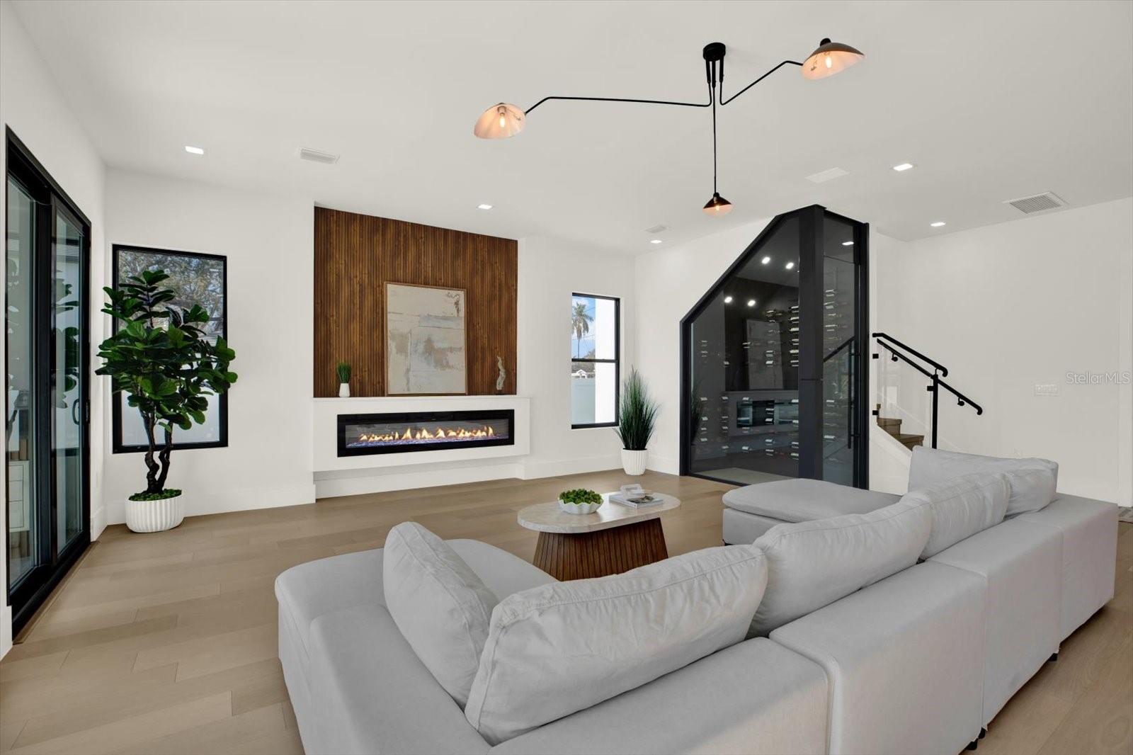 908 W FRIBLEY STREET