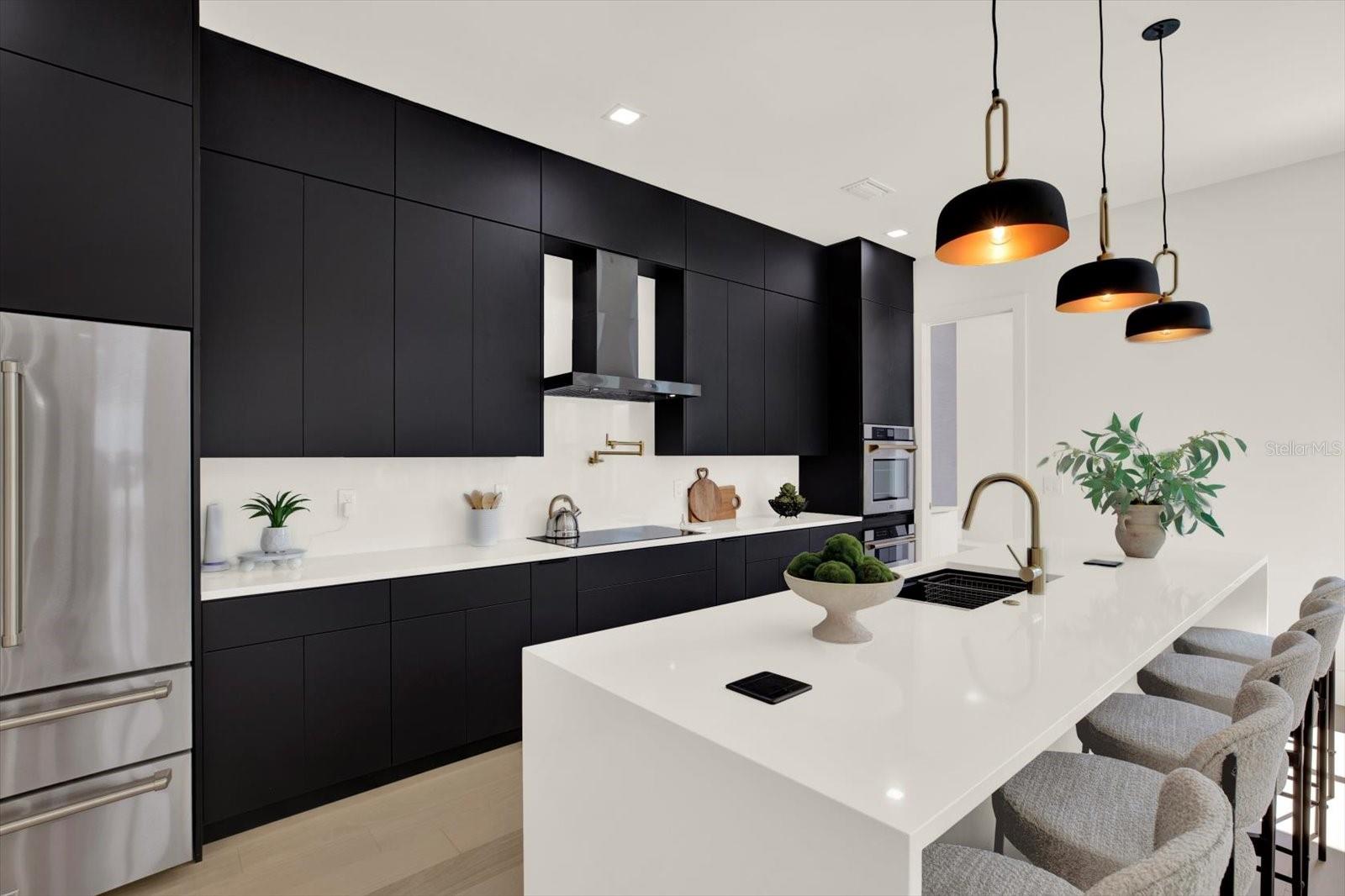 908 W FRIBLEY STREET