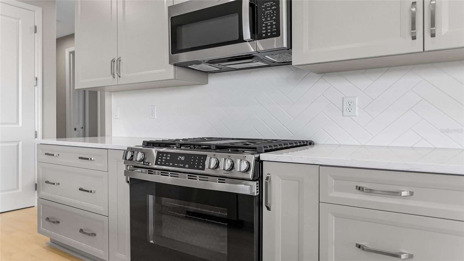 CRESSWIND AT LAKE HARRIS - Residential