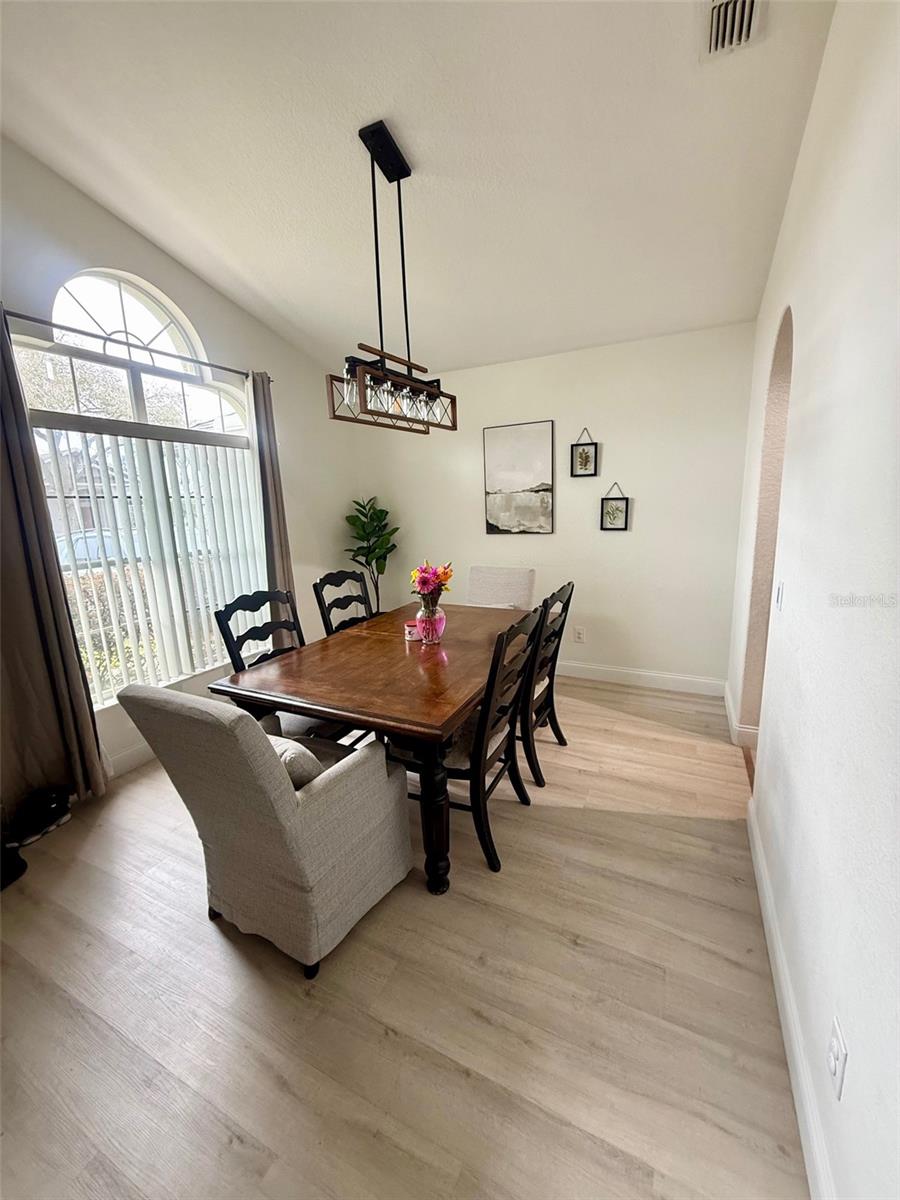 819 ARDENLEIGH DRIVE