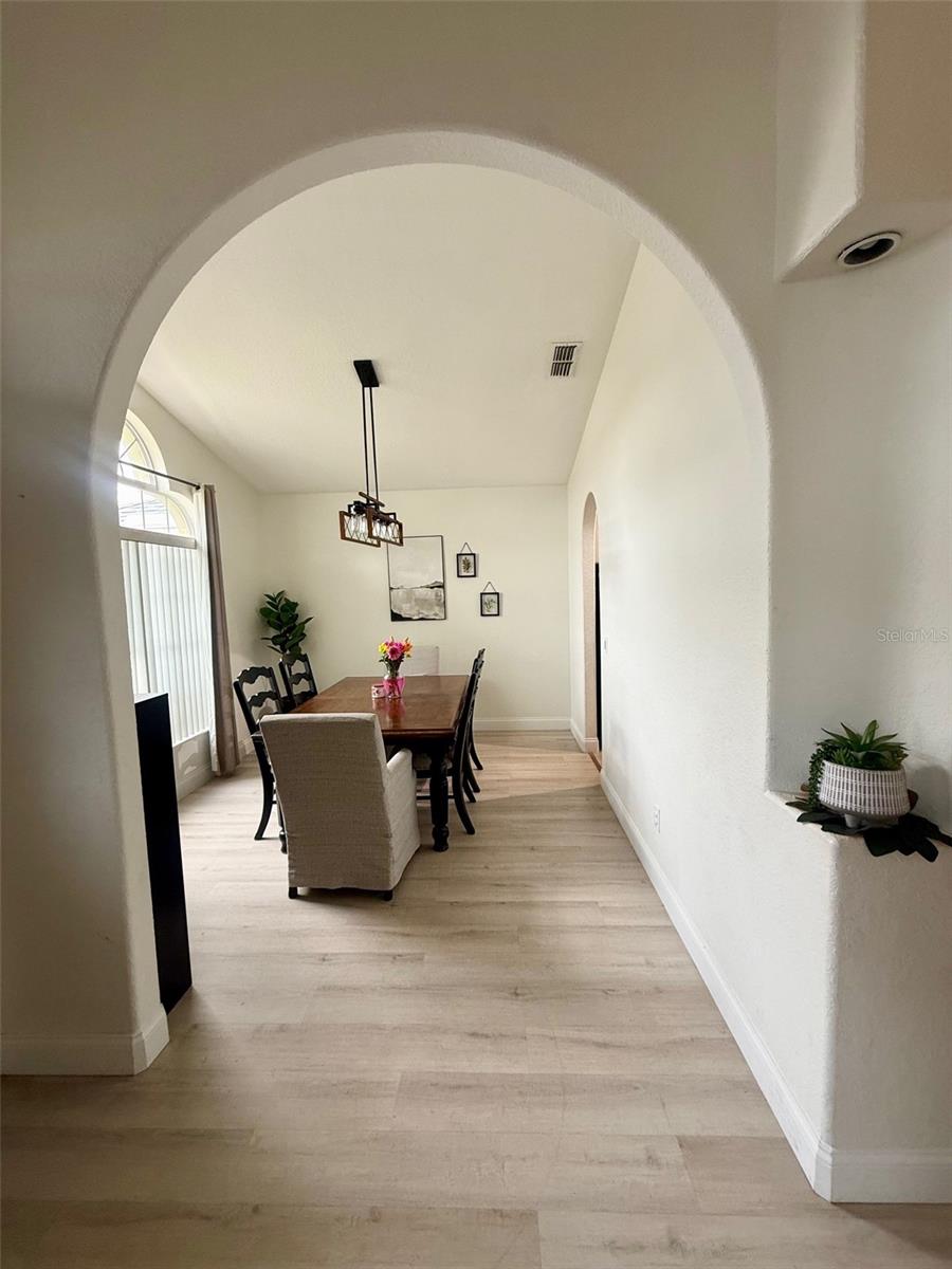 819 ARDENLEIGH DRIVE