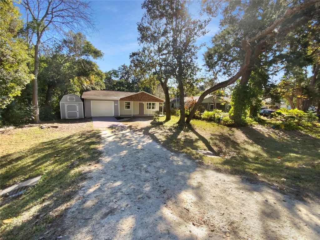 Photo of 186 Grand Avenue, Brooksville, FL 34604 (MLS # TB8458995)