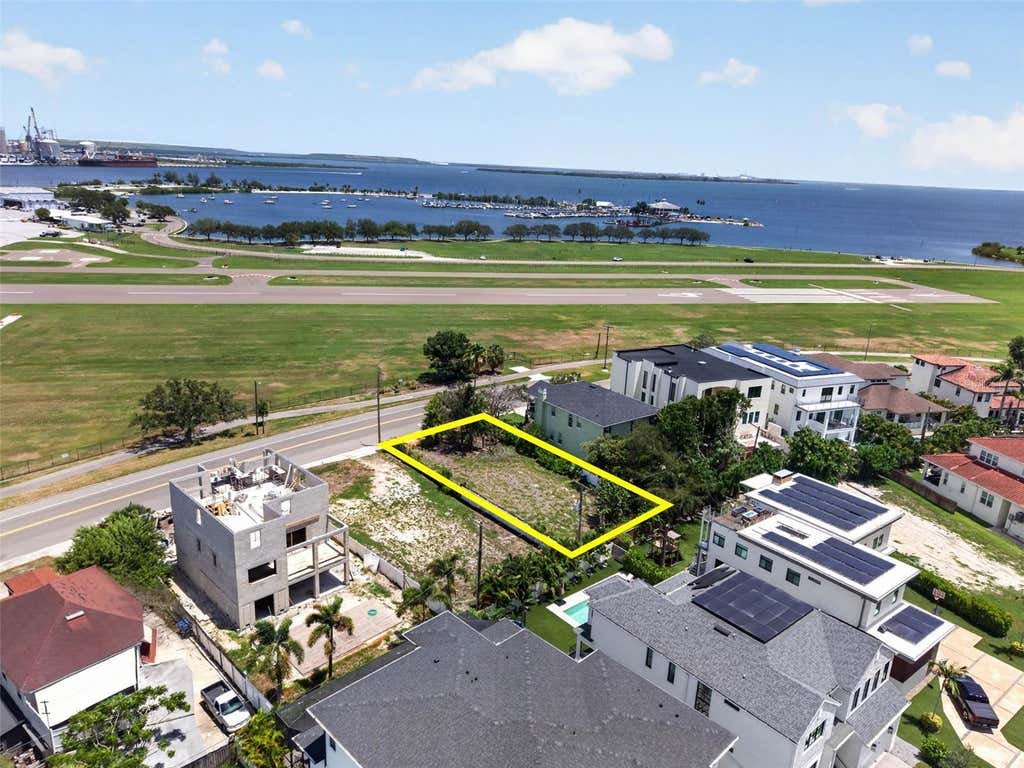 Photo of 830 S Davis Boulevard, Tampa, FL 33606 (MLS # TB8528861)