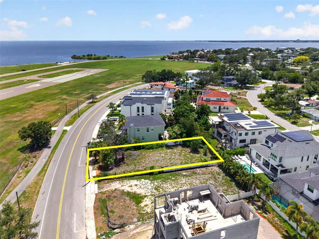 Photo of 830 S Davis Boulevard, Tampa, FL 33606 (MLS # TB8528861)