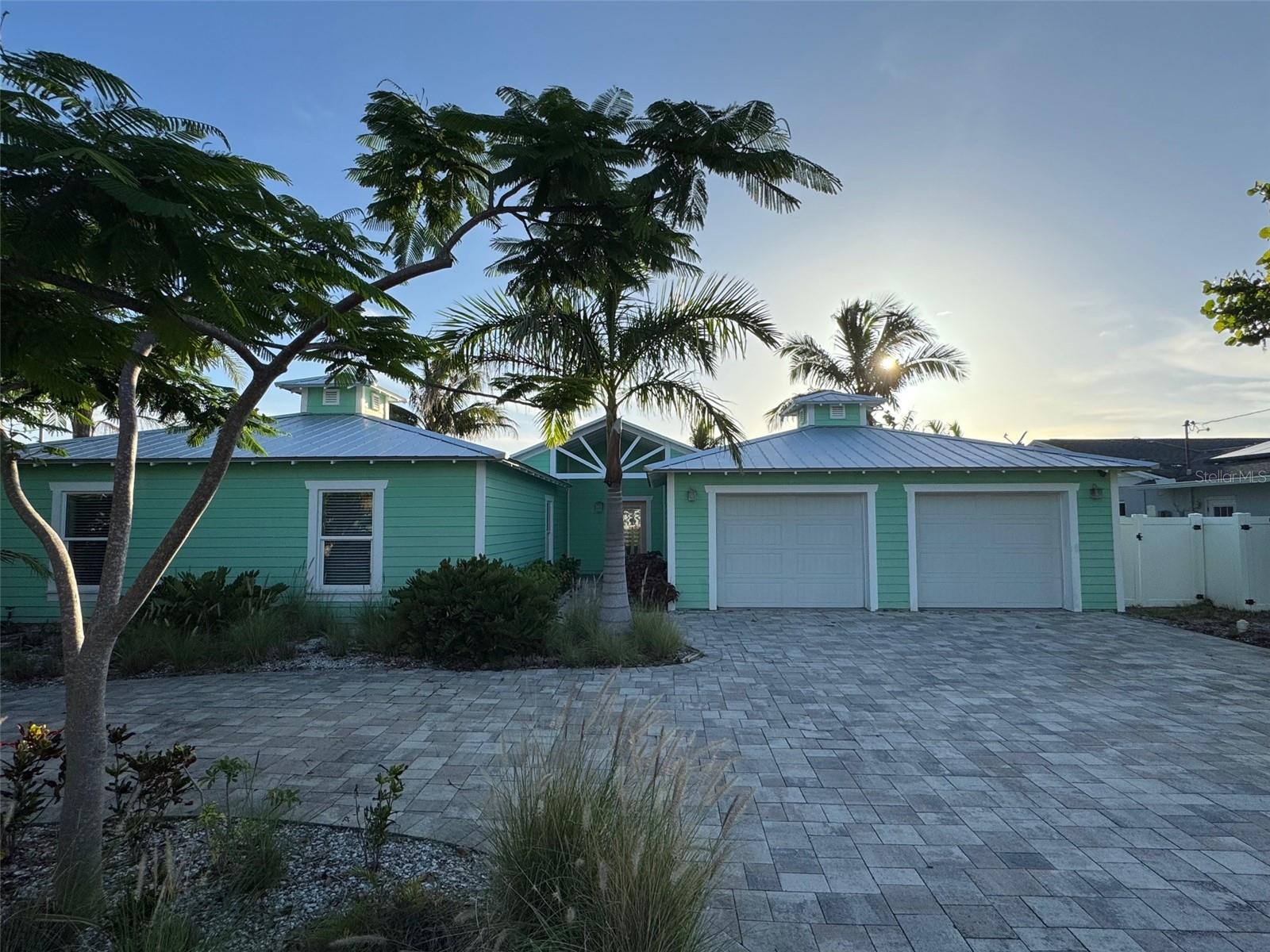 4604 BAY CREST DRIVE