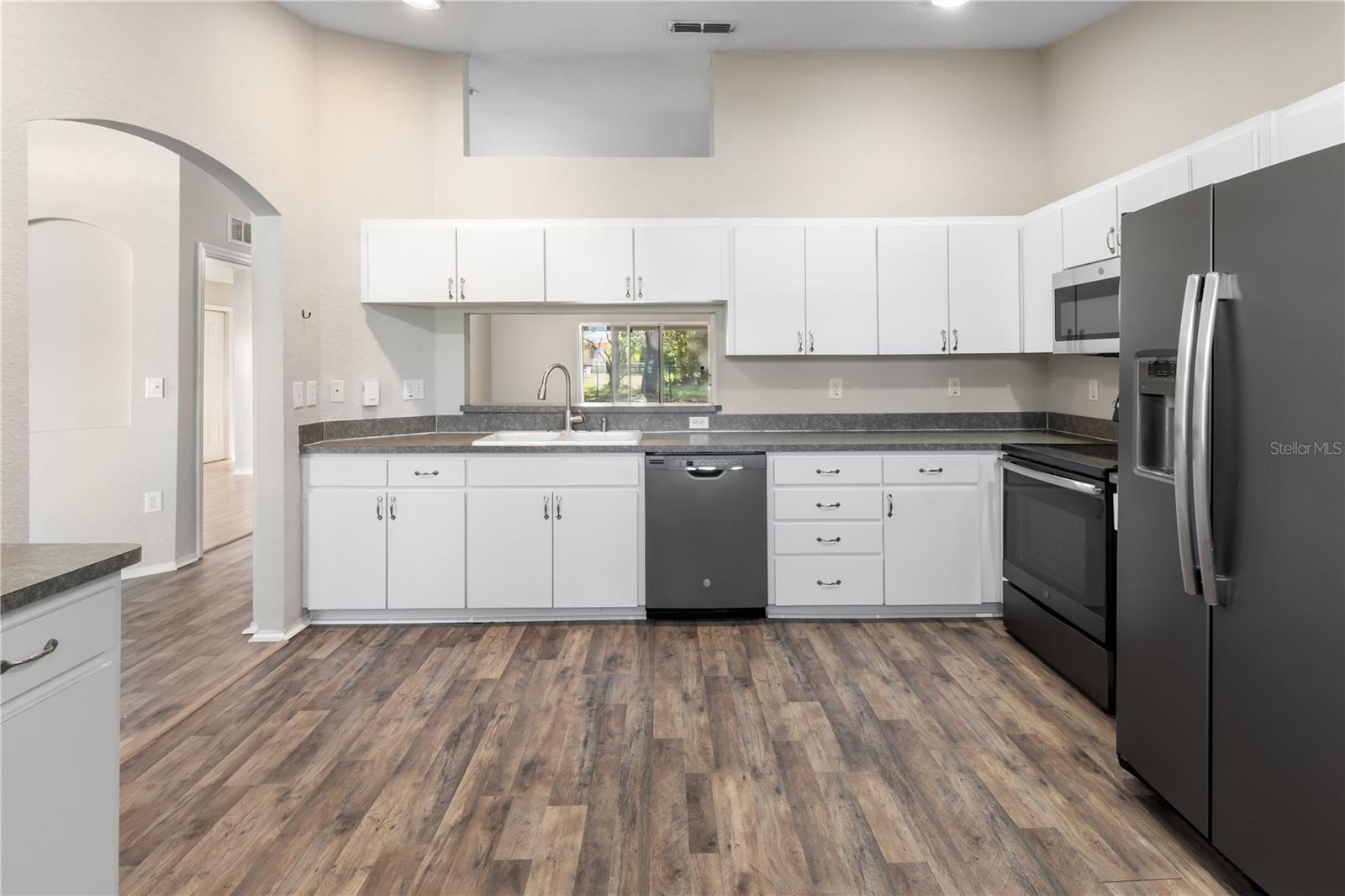 DINNER LAKE SHORES PH 1 - Residential