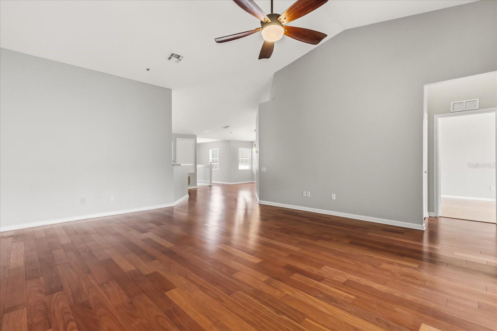 CARRIAGE HOMES/STONEBRIDGE COM - Residential