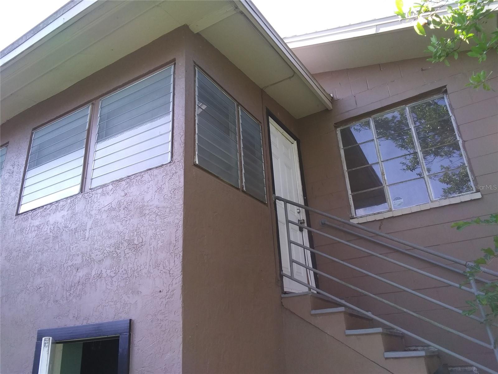 2nd floor 1 bedroom 1 bath apartment. The unit has a large living room, open kitchen, bonus room that would be a great home office. There is a large enclosed porch and central AC. The property is close to downtown St Pete, I-275, shopping and restaurants.
