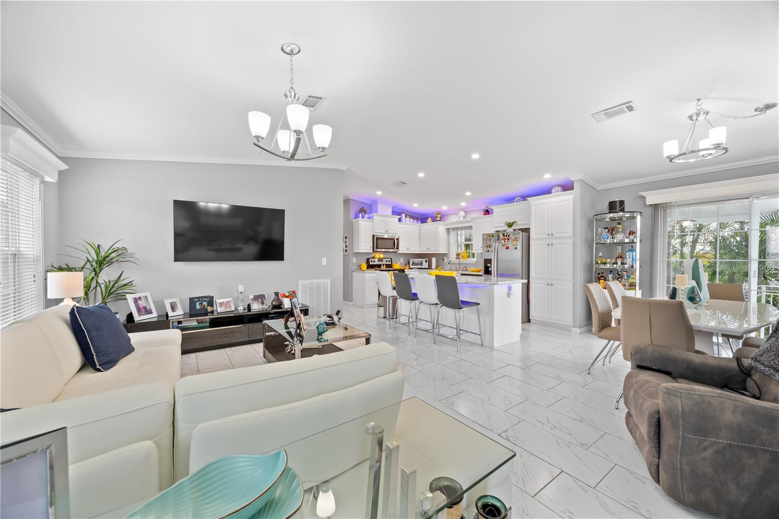 1890 SW 83RD TERRACE, DAVIE, FL, 33324/$320,000 4 1890 SW 83RD TERRACE