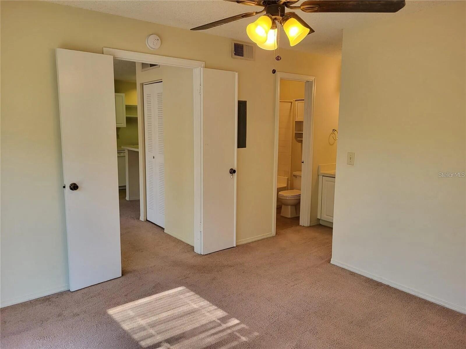 THE LANDINGS OF TAMPA A CONDOM - Residential