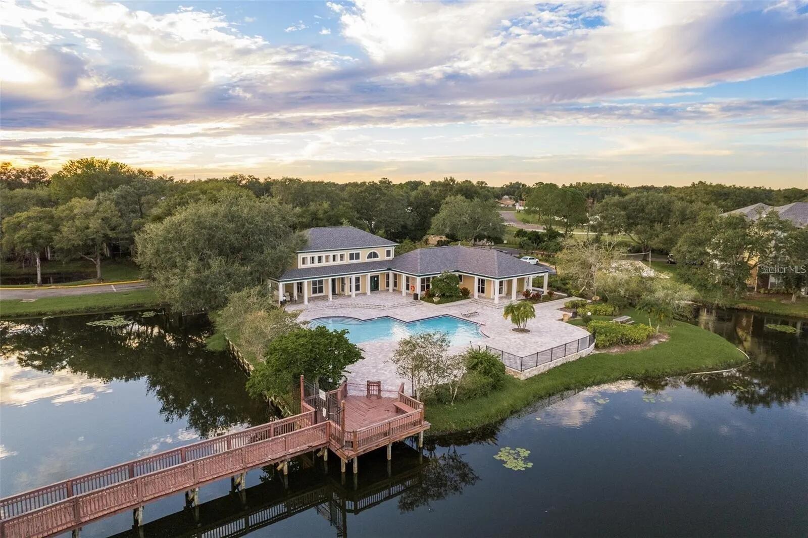 THE LANDINGS OF TAMPA A CONDOM - Residential