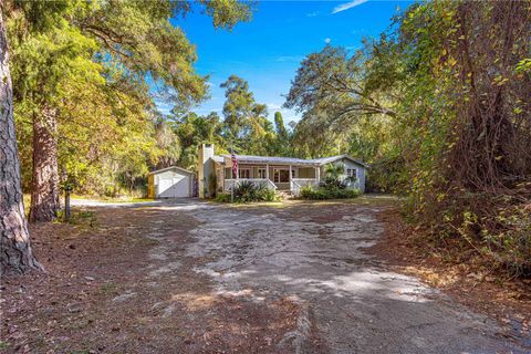 A home in HAWTHORNE