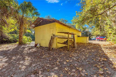 A home in HAWTHORNE