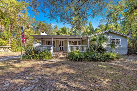 A home in HAWTHORNE