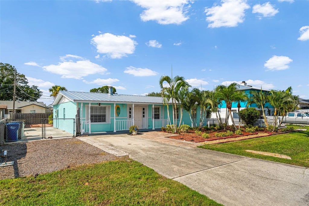 Photo of 415 49th Street W, Palmetto, FL 34221 (MLS # A4702891)