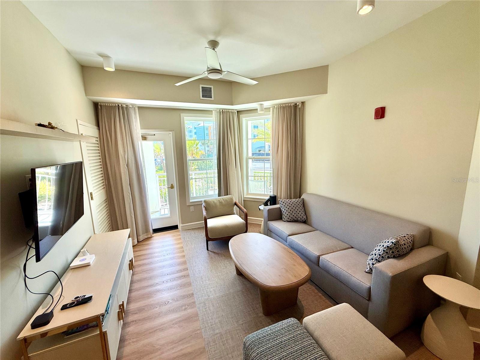 SUNSET WALK HOTEL CONDO PH 1 - Residential Lease