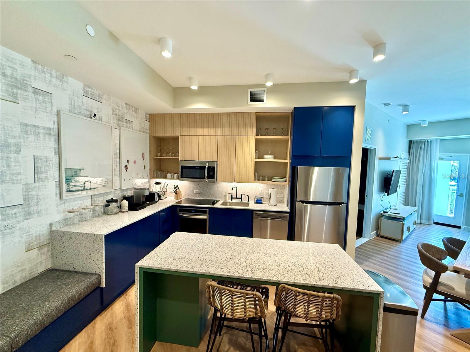SUNSET WALK HOTEL CONDO PH 1 - Residential Lease