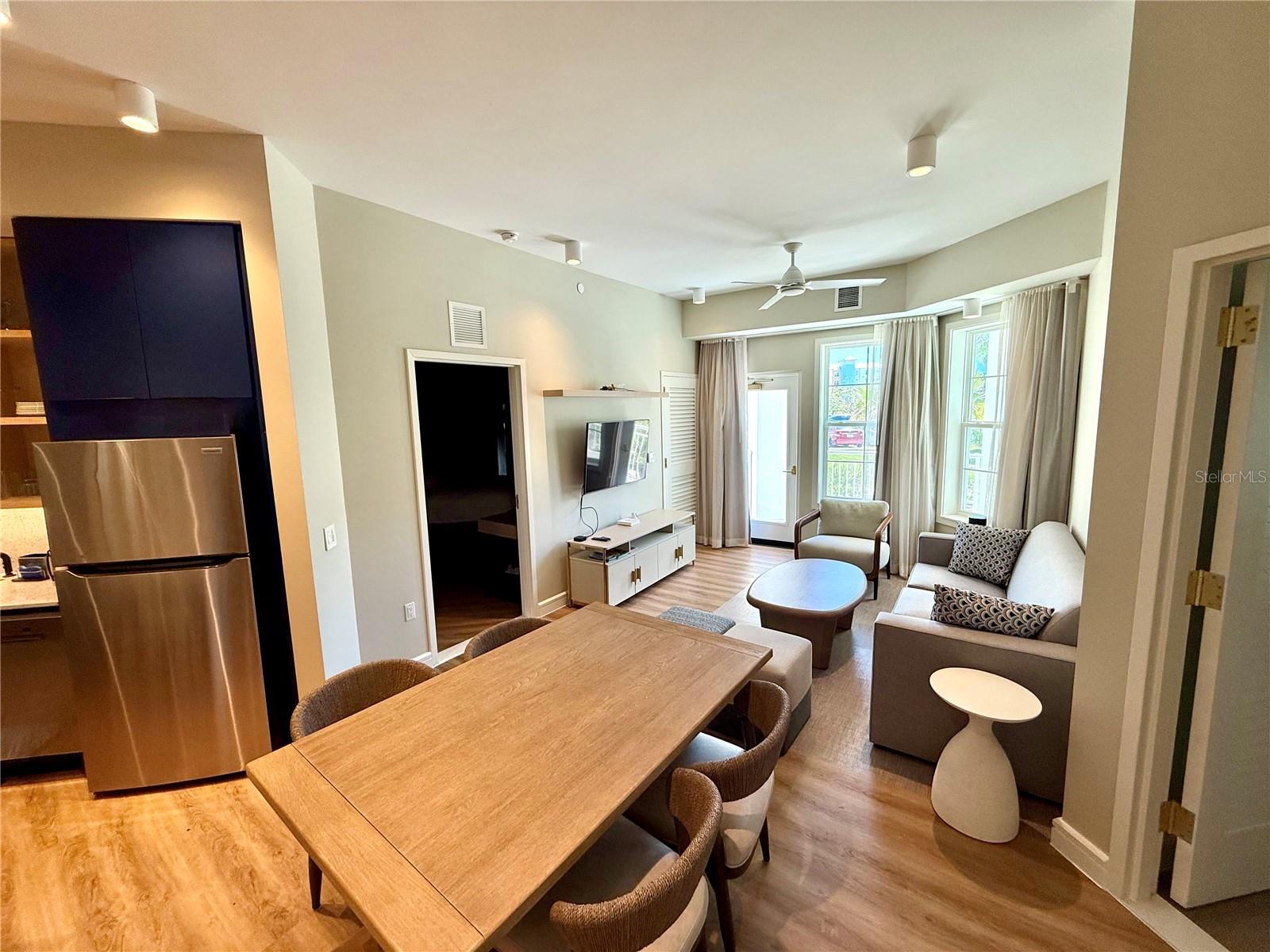 SUNSET WALK HOTEL CONDO PH 1 - Residential Lease