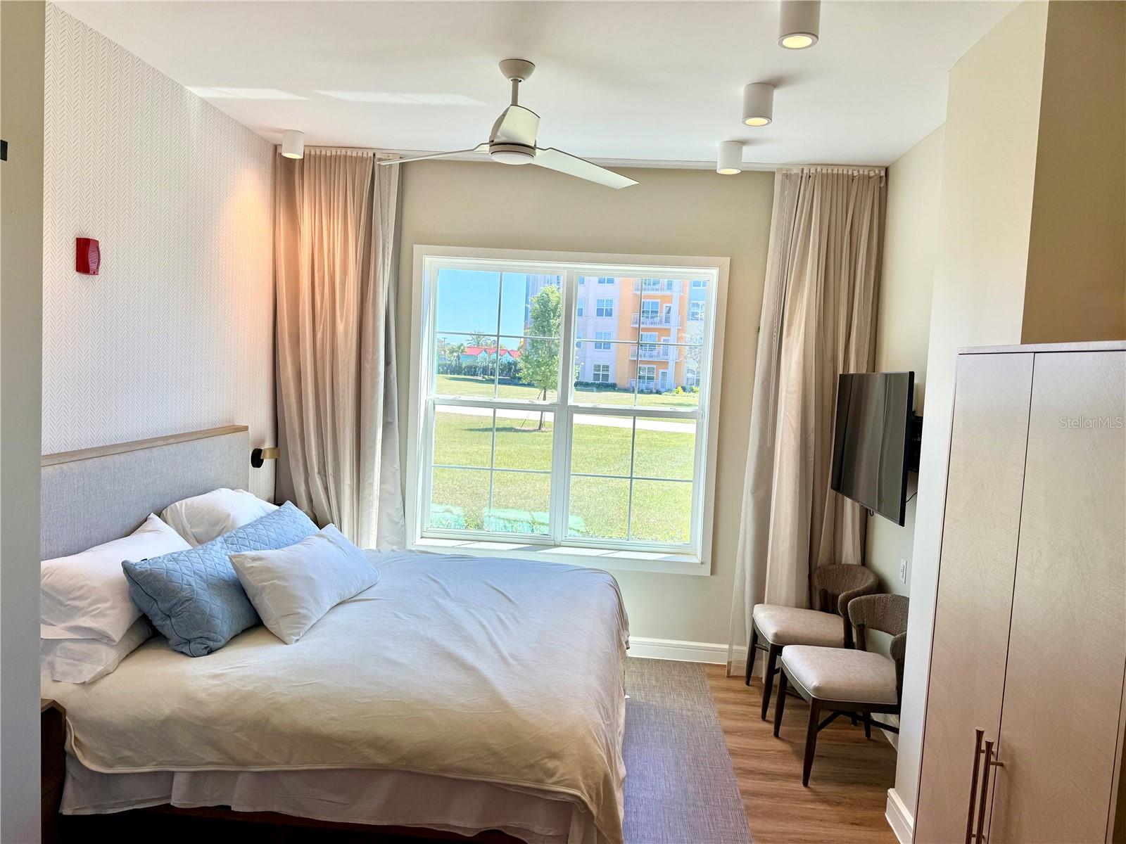 SUNSET WALK HOTEL CONDO PH 1 - Residential Lease